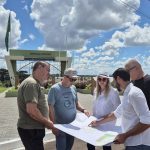 Prefeito confere detalhes de montagem dos espaços da 20ª Expovale